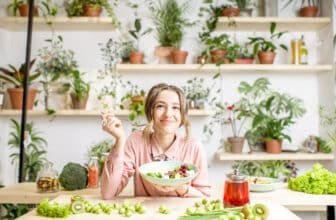 Woman portrait with healthy green food