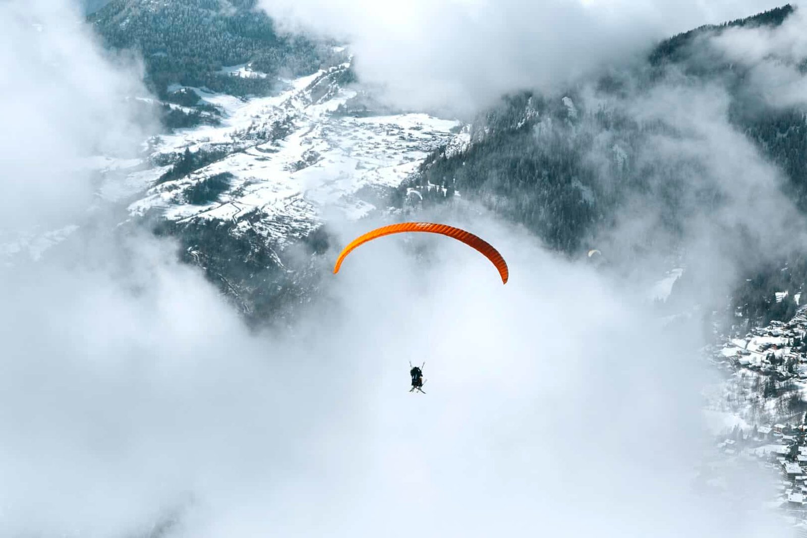 Paragliding on a cloudy day through the mountain