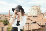Woher kommt der Begriff Tourismus?